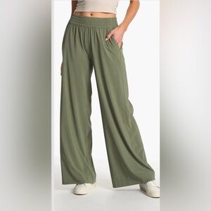 Vuori Villa Light Green Wide-Leg Pants Sz. L